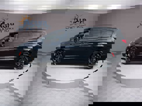 Used 2022 Chrysler Pacifica Limited w/ S Appearance Package image 2