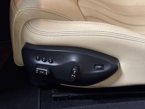 Used 2011 Maserati GranTurismo Convertible image 32