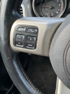 Used 2011 Jeep Grand Cherokee Limited w/ Luxury Group II image 37
