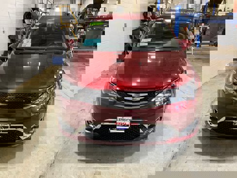 Used 2018 Chrysler Pacifica Touring-L w/ Premium Audio Group image 2