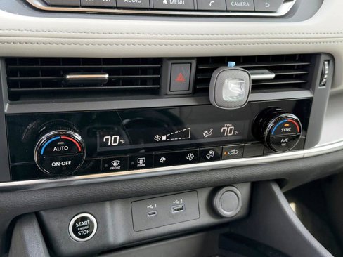 Certified 2023 Nissan Rogue SV image 30
