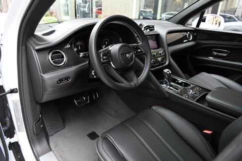Used 2024 Bentley Bentayga image 13