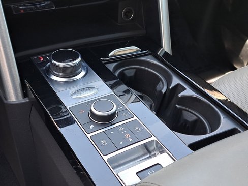 Used 2020 Land Rover Discovery HSE image 32