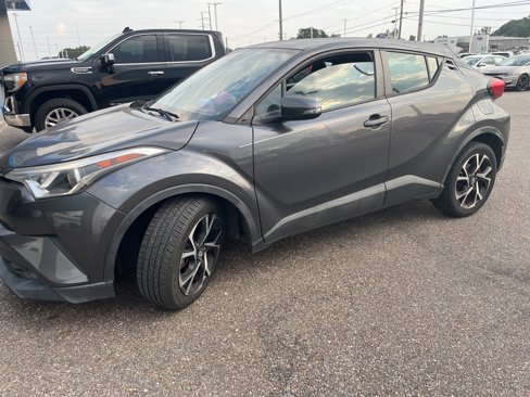 Used 2018 Toyota C-HR XLE image 4