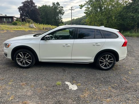 Used 2016 Volvo V60 T5 Cross Country image 7