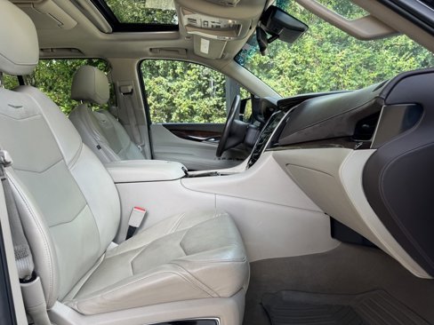 Used 2016 Cadillac Escalade ESV Luxury image 12