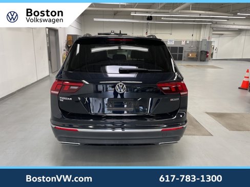Certified 2021 Volkswagen Tiguan SE w/ Panoramic Sunroof Package image 3