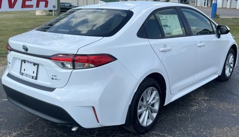 Used 2025 Toyota Corolla LE w/ LE Premium Package image 8