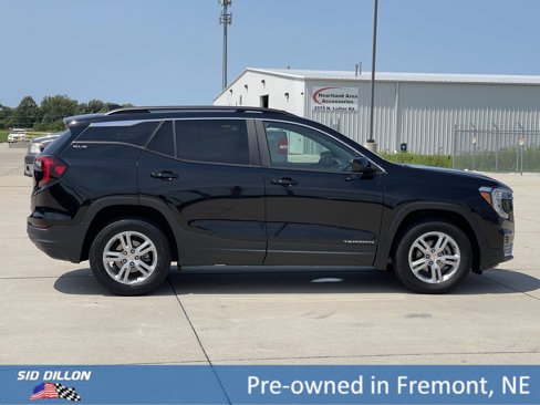 Used 2022 GMC Terrain SLE w/ Driver Convenience Package image 9