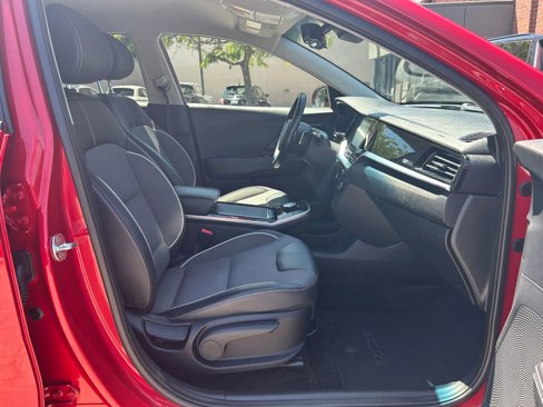 Used 2022 Kia Niro EX image 24