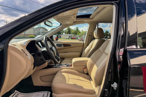 Used 2017 Nissan Pathfinder Platinum image 23