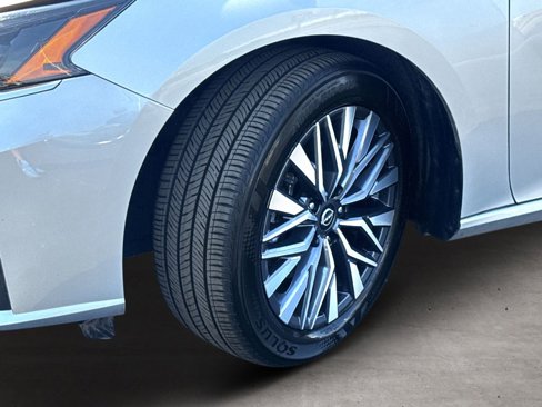 Used 2024 Nissan Altima 2.5 SV image 24