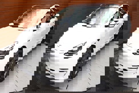 Used 2023 Tesla Model 3 Standard Range image 8