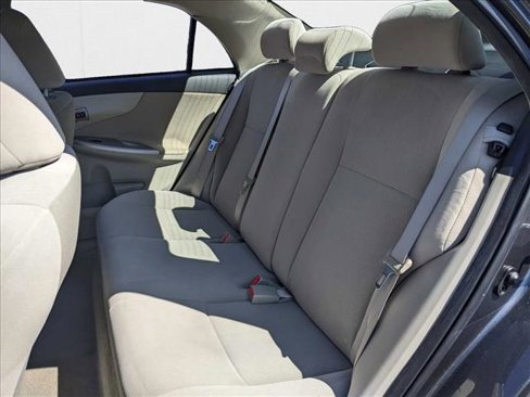 Used 2013 Toyota Corolla LE image 17