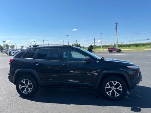 Used 2017 Jeep Cherokee Trailhawk image 4