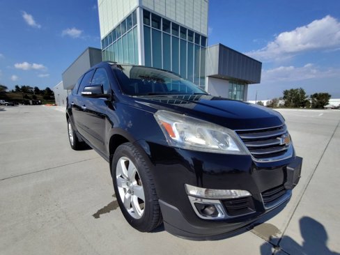 Used 2017 Chevrolet Traverse LT w/ Style and Technology Package image 4