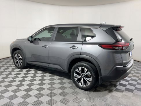 Used 2023 Nissan Rogue SV image 2