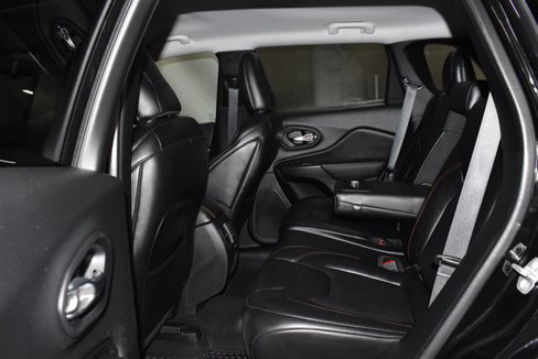 Used 2019 Jeep Cherokee Trailhawk image 28