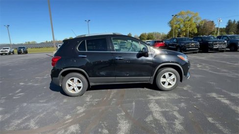 Used 2017 Chevrolet Trax LT w/ LT Convenience Package image 9