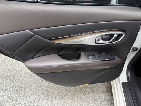 Used 2011 INFINITI M56 x w/ Deluxe Touring Pkg image 29