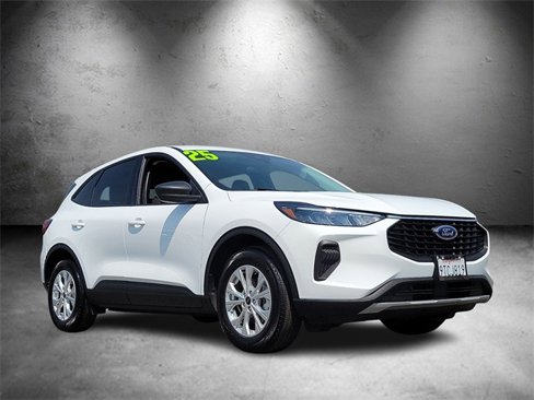 Used 2025 Ford Escape Active w/ Cold Weather Package image 2