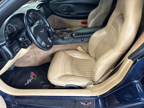 Used 2000 Chevrolet Corvette Coupe w/ Roof Pkg image 36
