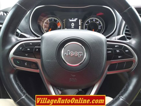 Used 2019 Jeep Cherokee Latitude Plus w/ Cold Weather Group image 39