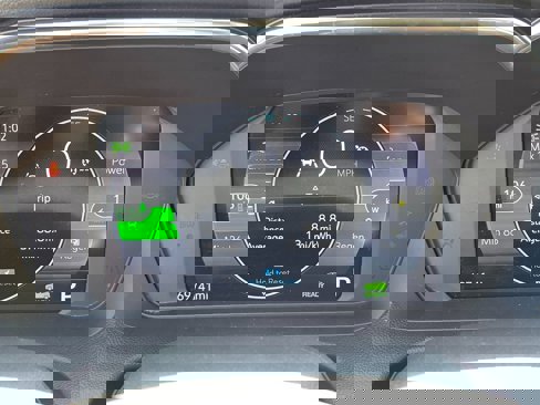 Used 2022 Chevrolet Bolt EUV LT w/ Convenience Package image 27