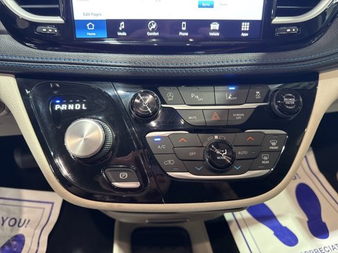 Used 2021 Chrysler Pacifica Touring w/ Cold Weather Group image 24