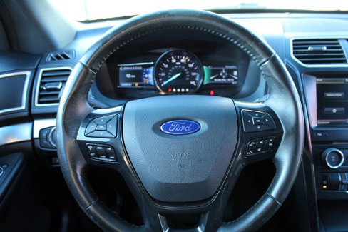 Used 2016 Ford Explorer XLT w/ Equipment Group 202A image 12