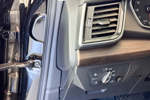 Used 2021 Audi Q5 Premium image 10