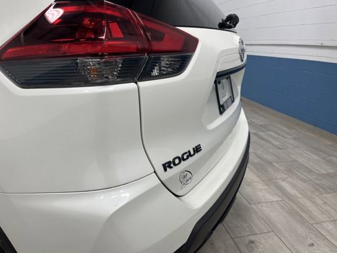 Used 2018 Nissan Rogue SV w/ Premium Package image 30