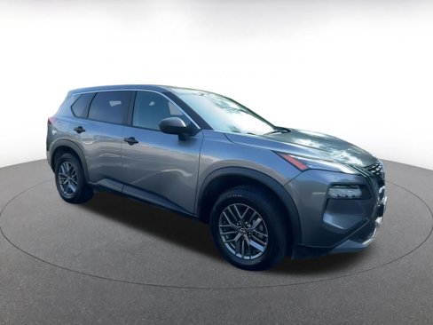 Used 2023 Nissan Rogue S image 2