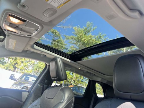 Used 2019 Jeep Cherokee Limited w/ Luxury Group image 13
