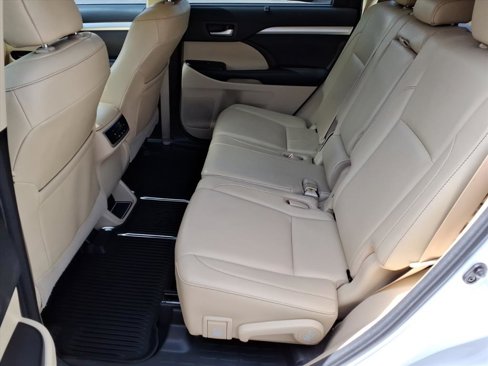 Used 2017 Toyota Highlander XLE image 9