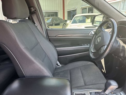 Used 2019 Jeep Grand Cherokee Laredo image 10