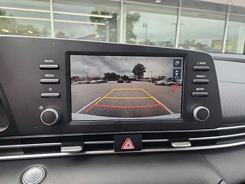 Used 2023 Hyundai Elantra Blue image 2