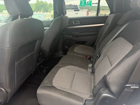 Used 2018 Ford Explorer XLT w/ Equipment Group 201A image 9