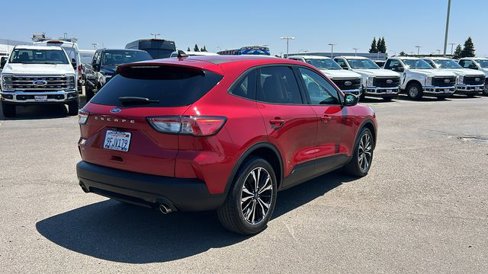 Used 2022 Ford Escape SE w/ SE Sport Appearance Package image 3