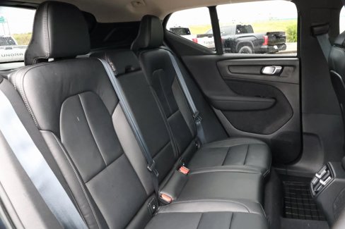 Used 2022 Volvo XC40 T5 Momentum image 34