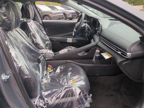 Certified 2025 Hyundai Elantra SE w/ Cargo Package image 25