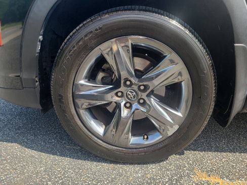 Used 2017 Toyota Highlander Limited Platinum image 12