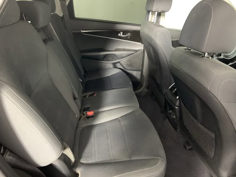 Used 2020 Kia Sorento LX w/ LX I4 Convenience Package image 17