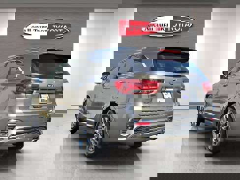 Used 2019 Kia Sorento SX image 9