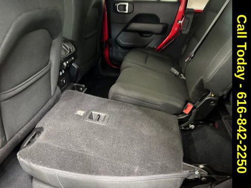 Used 2018 Jeep Wrangler Unlimited Sahara image 19