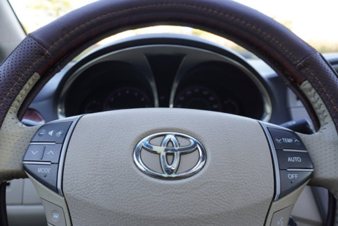 Used 2011 Toyota Avalon Limited image 19