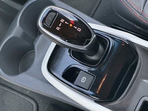 Used 2020 Chevrolet Bolt Premier w/ Infotainment Package image 23