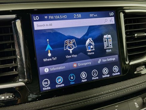 Used 2020 Chrysler Pacifica Limited image 17