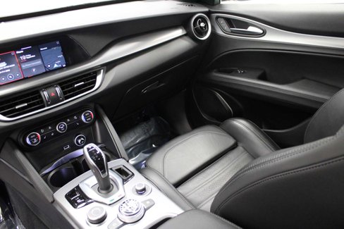 Used 2022 Alfa Romeo Stelvio Veloce image 24