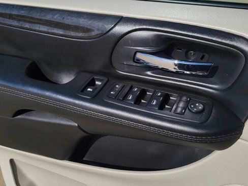 Used 2018 Dodge Grand Caravan SE w/ UConnect Hands-Free Group image 20